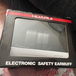 electronic noise cancelling earmuffs